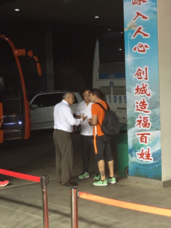 马加特对斯密特,马加特鲁能赢泰达翻译