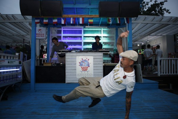 足球比赛首战告捷,2016年11月26日足球比赛