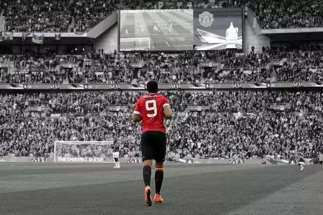 曼联中国春节球衣,伊布曼联新赛季号码