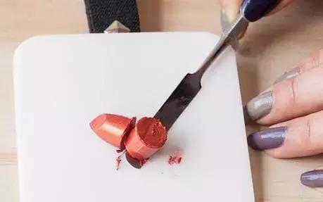 拯救唇膏大作战！3招轻松搞定唇膏折断、熔化尴尬问题！