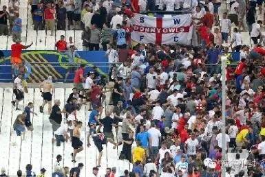 两名俄罗斯人把棕熊打成重伤？假的