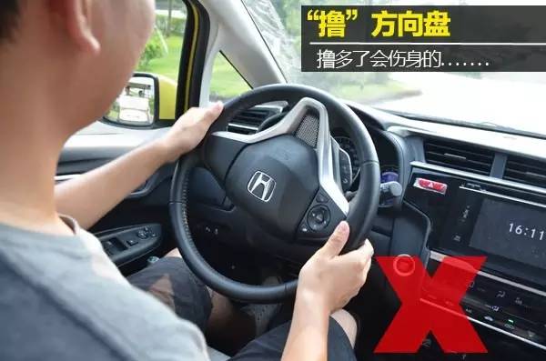 安全驾驶方向盘的握法和打法,方向盘的正确握法和打方向的尺度