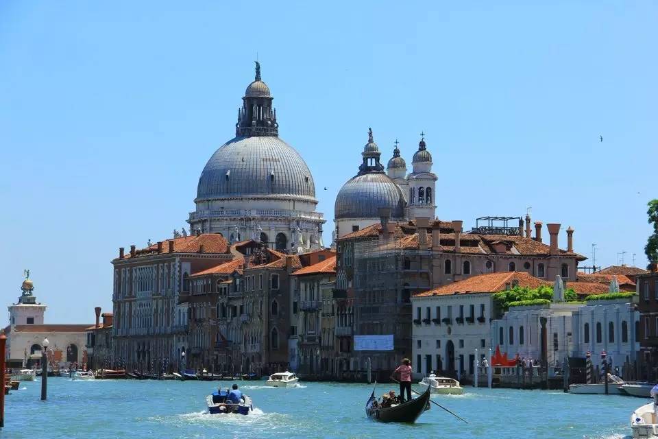威尼斯不是水上都市吗,威尼斯旅游完全不可能见到的场景