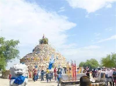 今日奈曼综合新闻《百对新人情定金沙》《抢抓好机遇探讨新思路共谋新发展》《奈曼斯布呼勒敖包文化节吸引万余人》等