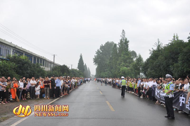 维和牺牲英雄李磊回家,维和军人李磊牺牲