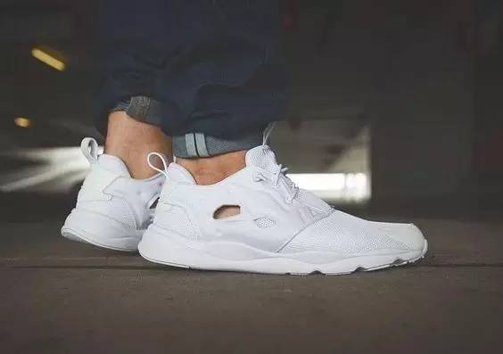 那些脚感贼棒的平价潮鞋,平价好看的鞋子潮鞋推荐