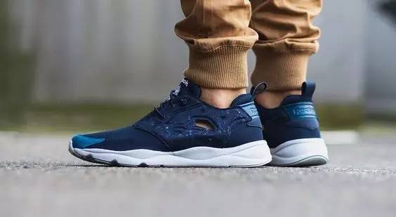 那些脚感贼棒的平价潮鞋,平价好看的鞋子潮鞋推荐