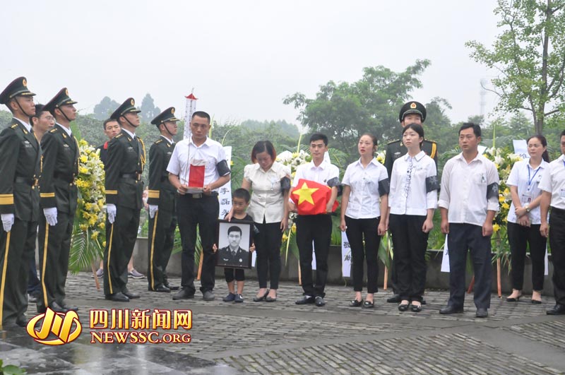 维和牺牲英雄李磊回家,维和军人李磊牺牲