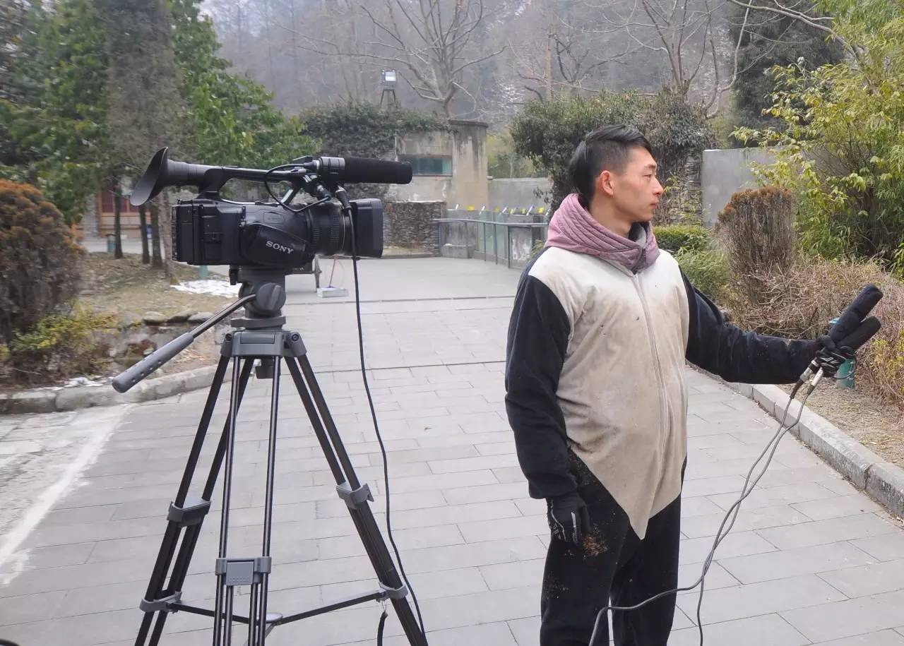 专访丨他说他的目标是拍一套熊猫有表情的照片