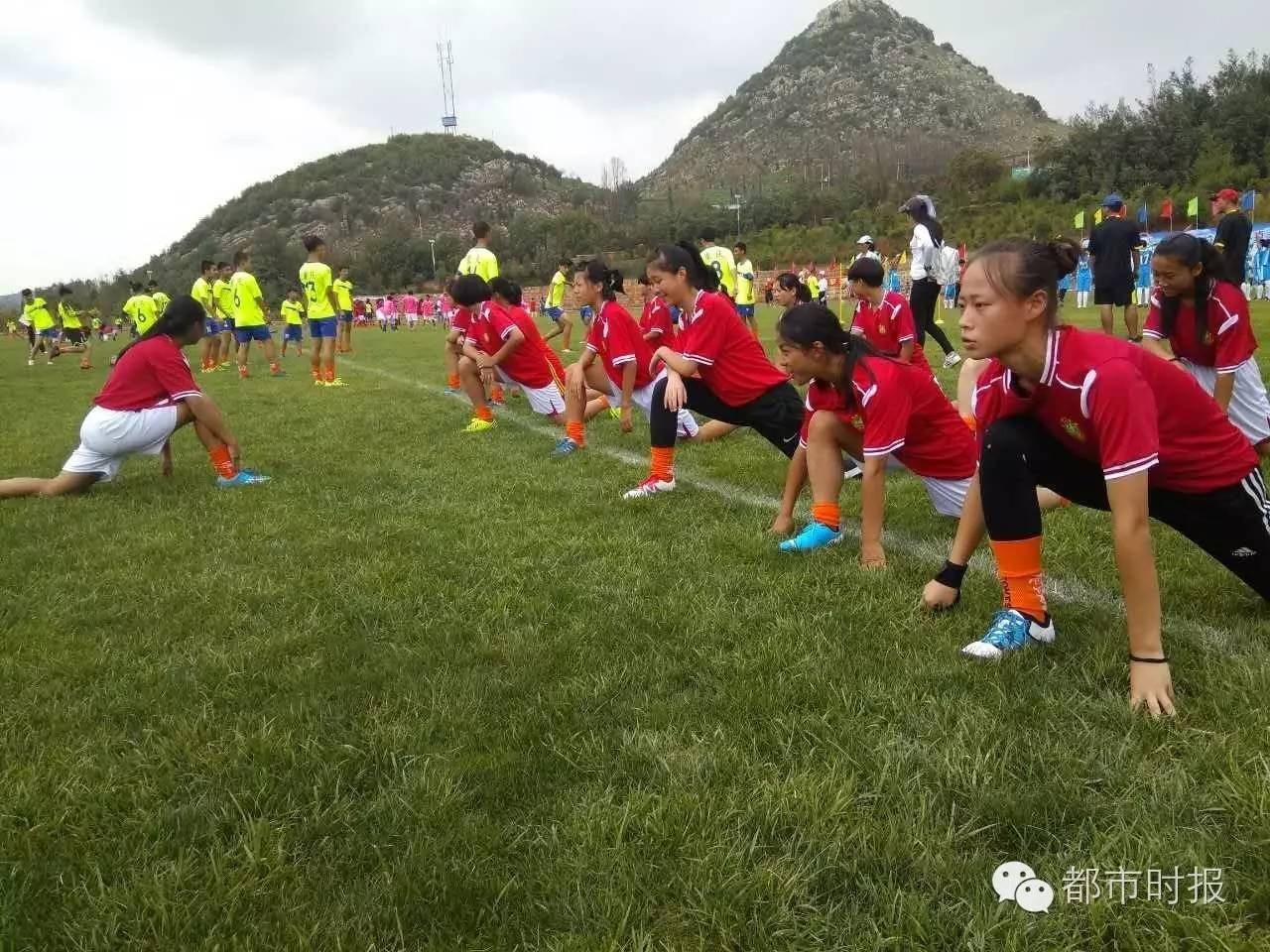 最牛足球夏令营走进云南校园营员有机会到秦皇岛参赛出国培训