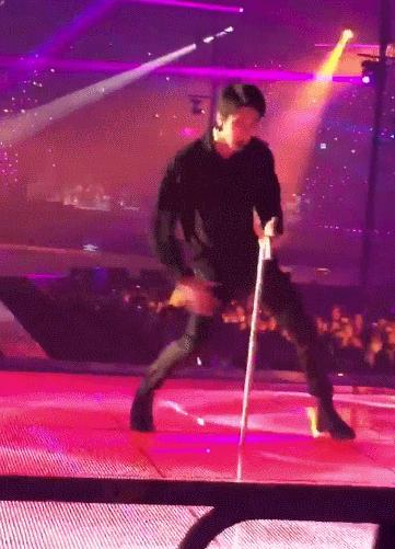 exo近期表演咆哮,exo最近一次合体跳舞