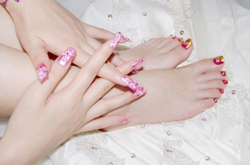 如何缓解冬季的手脚冰凉,冬季手脚心冰凉夏季手脚心燥热