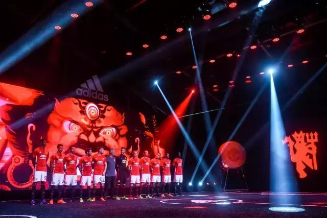 曼联中国春节球衣,伊布曼联新赛季号码