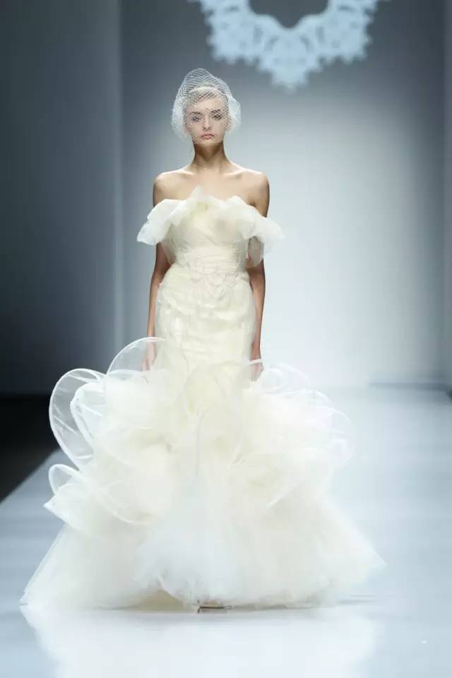 兰玉一年设计多少款婚纱,蓝玉设计过的婚纱