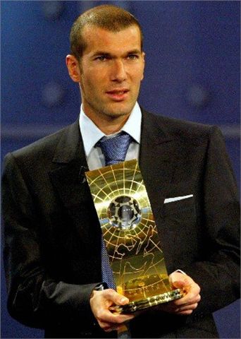 齐达内哈维,皮尔洛和齐达内谁更厉害