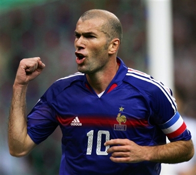 齐达内哈维,皮尔洛和齐达内谁更厉害