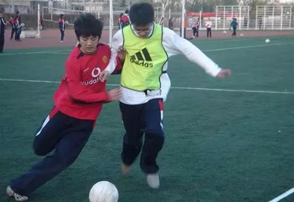 鹿晗是曼联球员吗,鹿晗和范志毅李铁踢球是什么节目