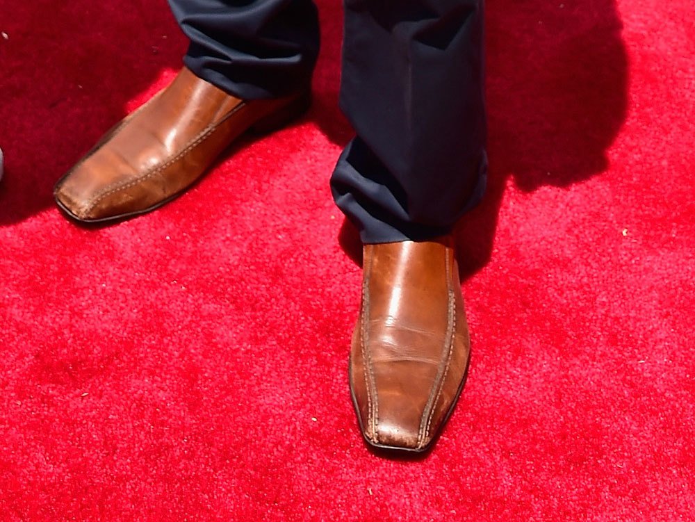 又丑又贵的鞋男夏季穿什么,男士夏天鞋子