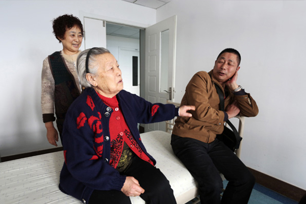 孕期产检正常生娃难产,孕妇怀孕宫缩住院产检