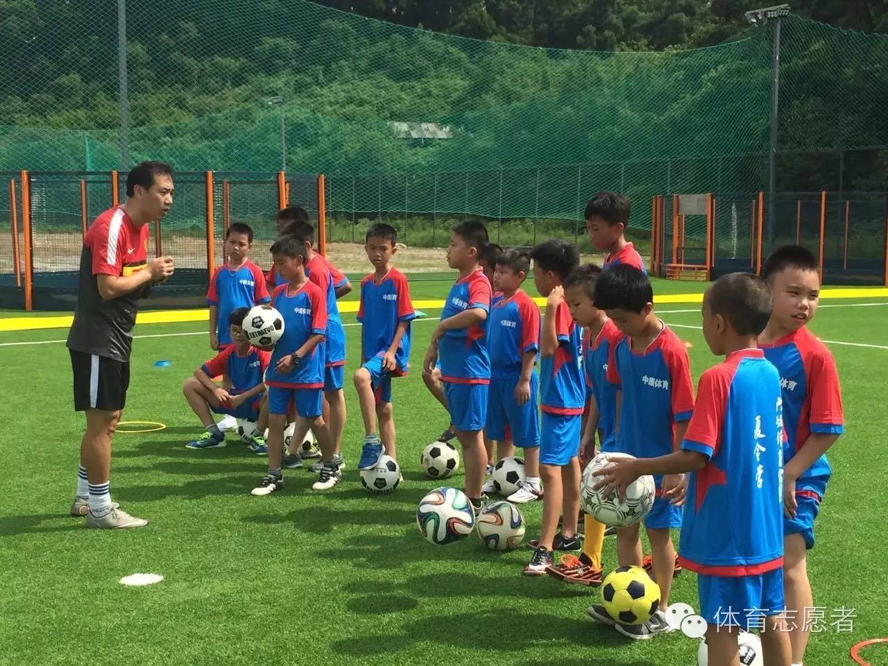 有传闻，苍老师要到6号体育公园开班，教足球，与粉丝互动？！
