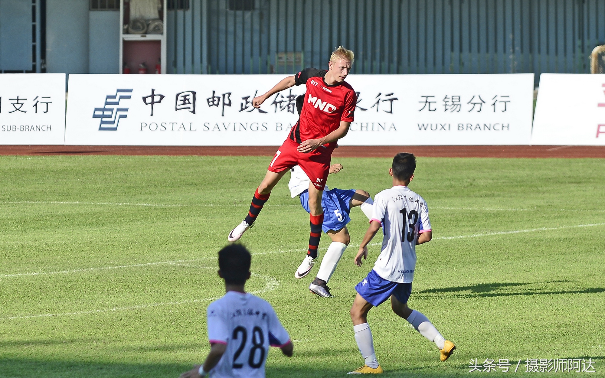 “一带一路”国际青少年足球赛在锡举行外国小帅哥很养眼