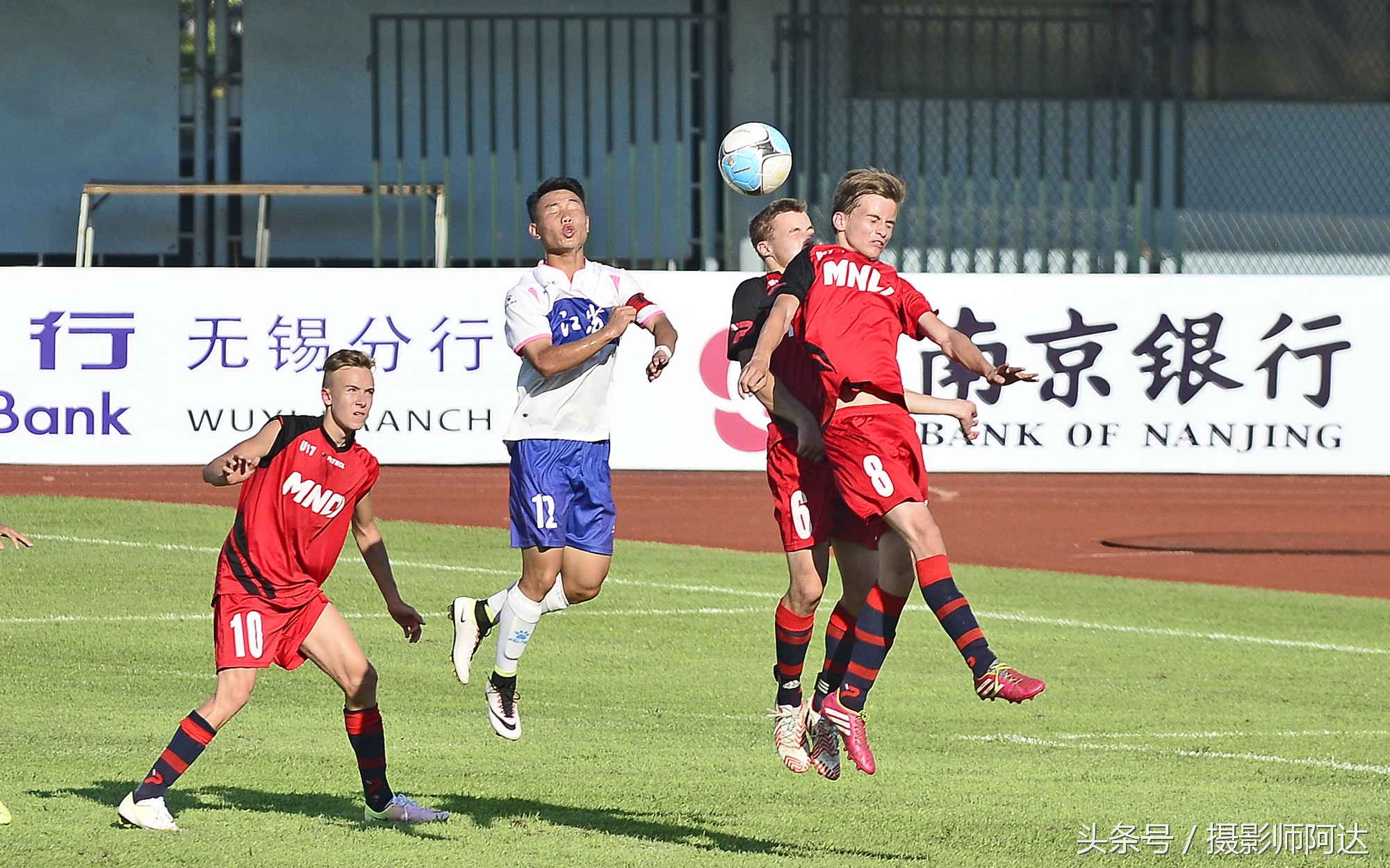 “一带一路”国际青少年足球赛在锡举行外国小帅哥很养眼