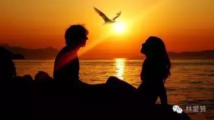 小男孩被漂亮的老女人诱惑了，到底是谁的错呢