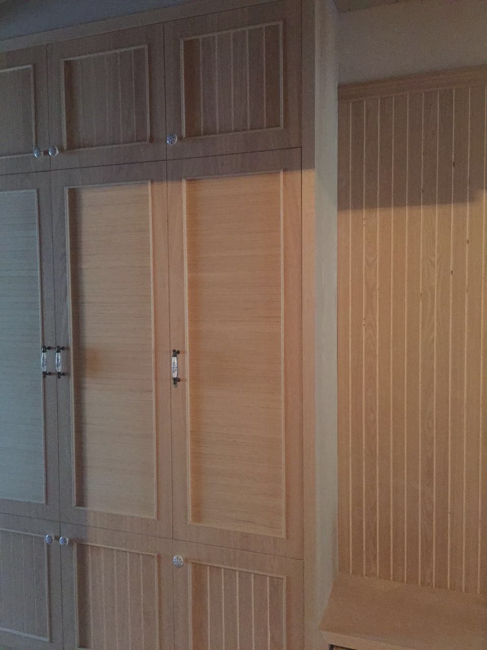 免漆板耐用还是喷漆板耐用,打衣柜到底是免漆板好还是喷漆好