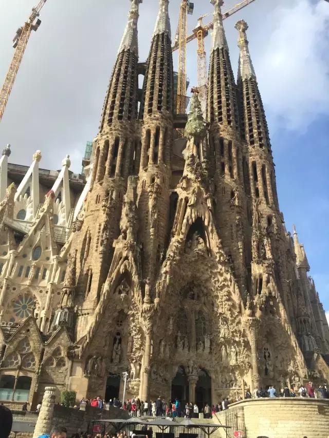 巴塞罗那自由行攻略,免费玩转西班牙马德里不思议