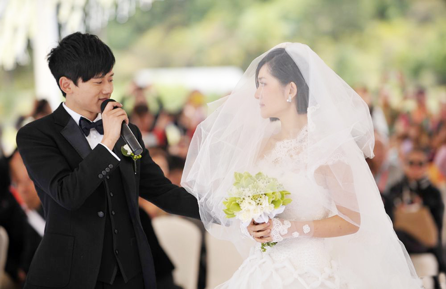 兰玉一年设计多少款婚纱,蓝玉设计过的婚纱