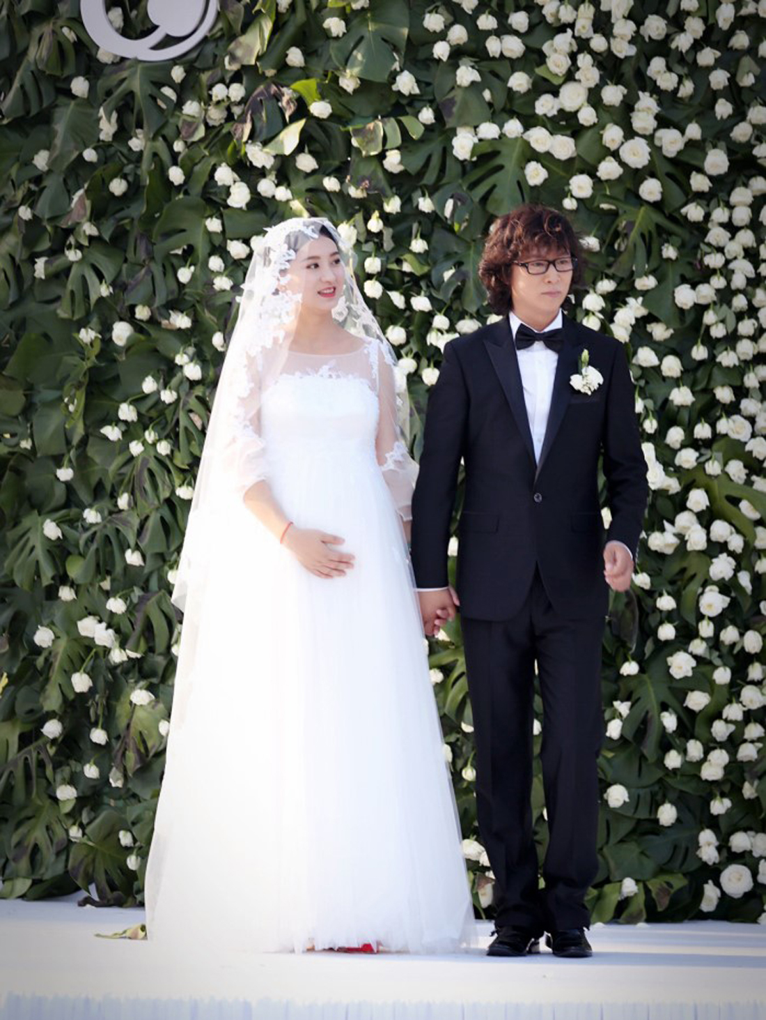 兰玉一年设计多少款婚纱,蓝玉设计过的婚纱