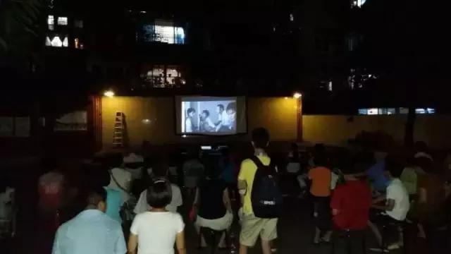 海珠|寻回老时光，再来体验一把摇着蒲扇看露天电影的味道吧