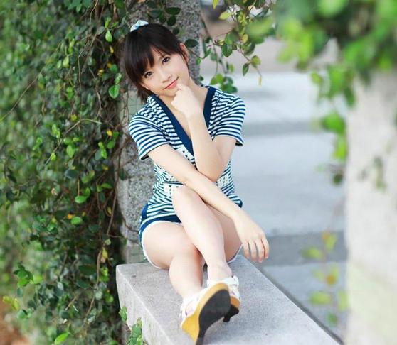 我在一堆书下面发现了一个小黄本，里面记录的东西让我犯恶心！