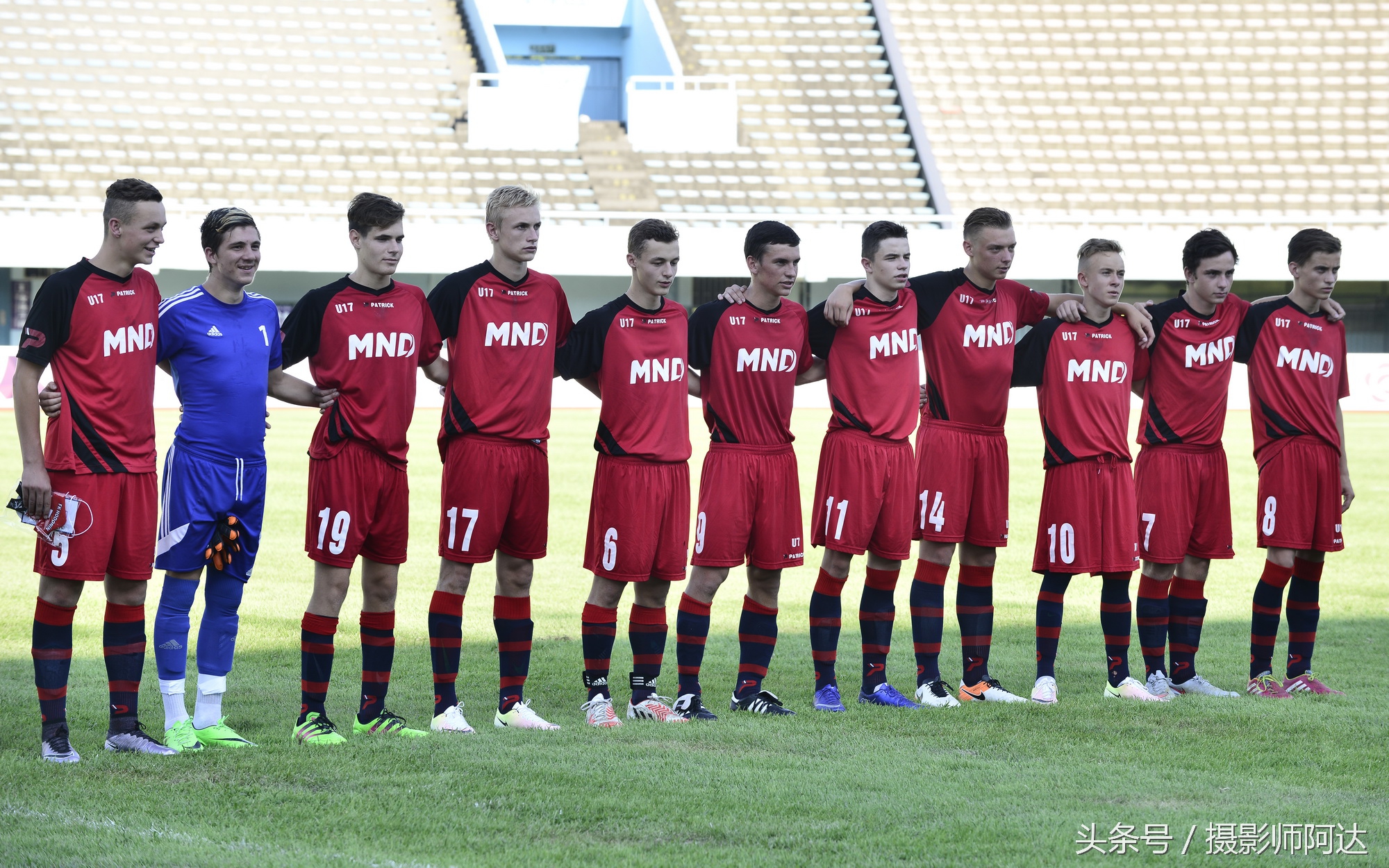 “一带一路”国际青少年足球赛在锡举行外国小帅哥很养眼