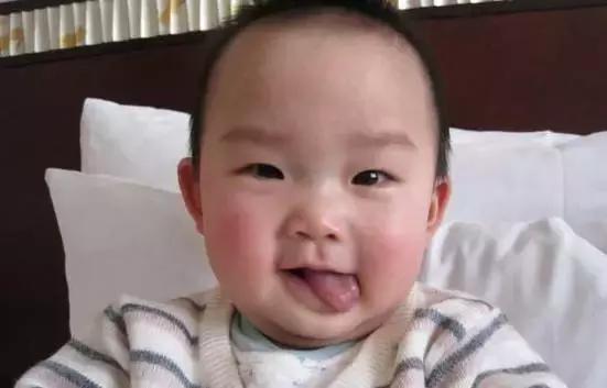 孩子嘴馋咬舌头了怎么办,宝宝咬到舌头吃什么