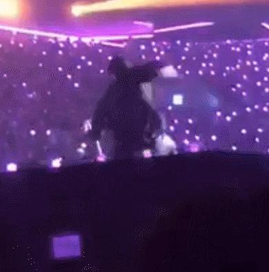 exo近期表演咆哮,exo最近一次合体跳舞