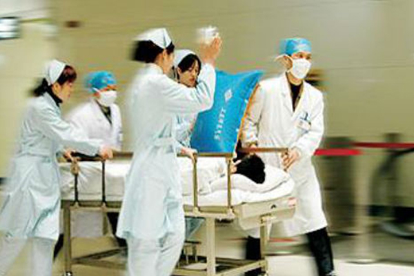 孕期产检正常生娃难产,孕妇怀孕宫缩住院产检