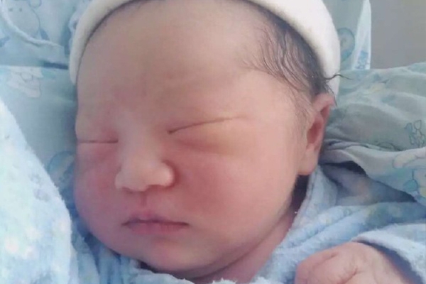 孕期产检正常生娃难产,孕妇怀孕宫缩住院产检