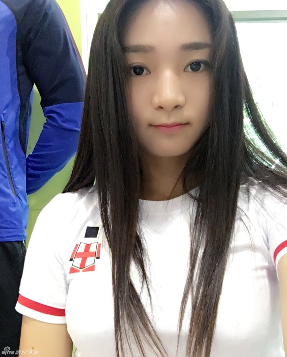 神似关晓彤的女高中生,关晓彤足球女孩