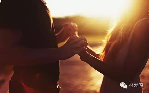 四十多岁的老女人泡到20多岁的帅小伙，没想到却是个包袱