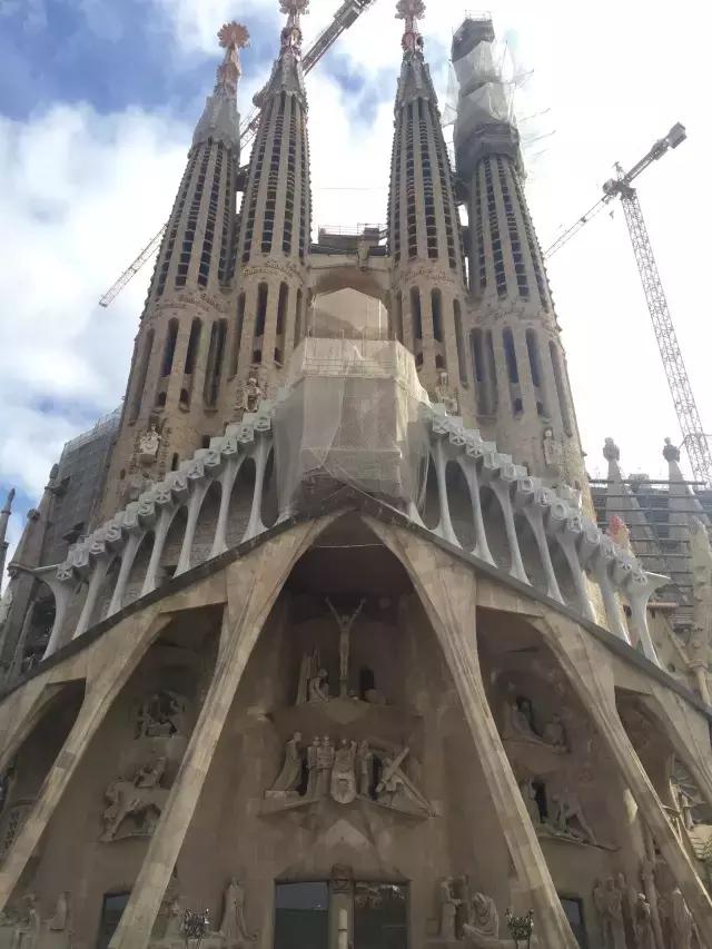 巴塞罗那自由行攻略,免费玩转西班牙马德里不思议