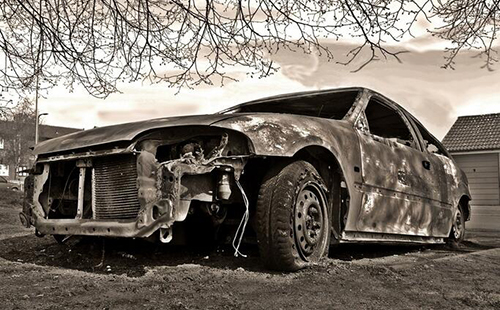 小锈斑大隐患！小i聊爱车湿身后的保养