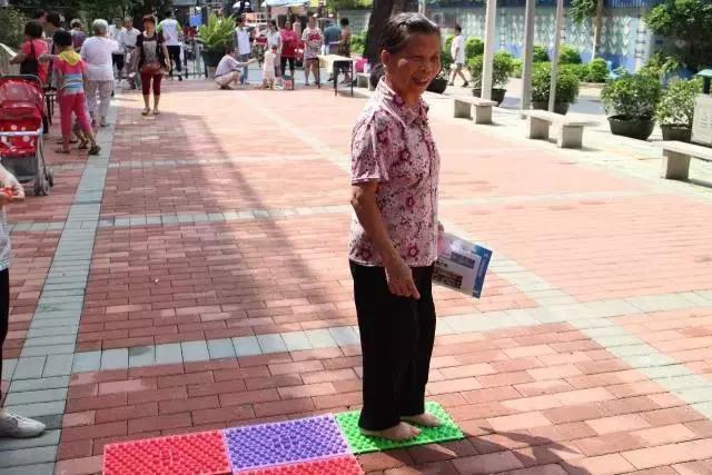 海珠|寻回老时光，再来体验一把摇着蒲扇看露天电影的味道吧