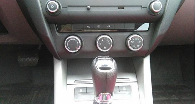 18款明锐1.6l自动豪华版功能讲解,斯柯达明锐1.5自动豪华版空间评测