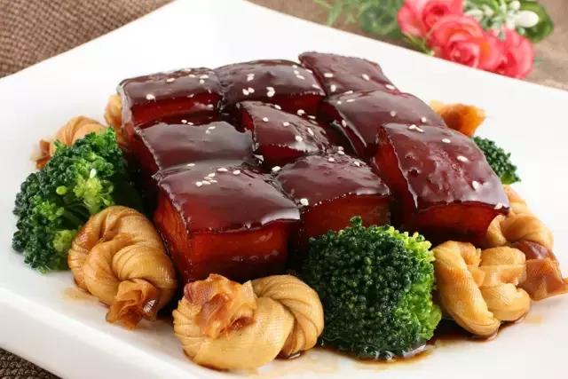 男朋友送我的礼物在我看来很贵,男朋友送的礼物吓人