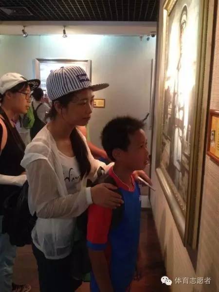 有传闻，苍老师要到6号体育公园开班，教足球，与粉丝互动？！