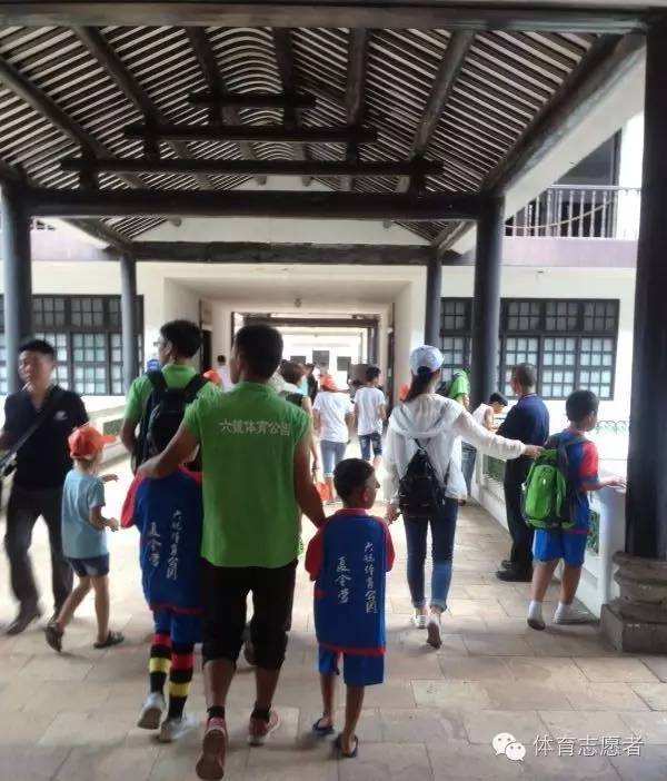 有传闻，苍老师要到6号体育公园开班，教足球，与粉丝互动？！