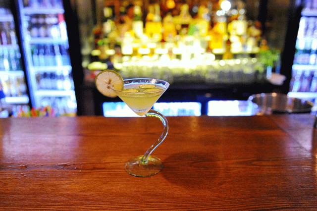 鐏孩閰掔豢澶嶅彜,鐏孩閰掔豢娓呭惂