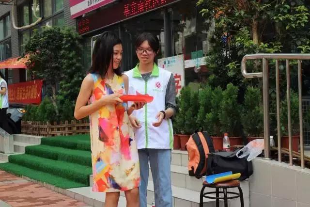 海珠|寻回老时光，再来体验一把摇着蒲扇看露天电影的味道吧