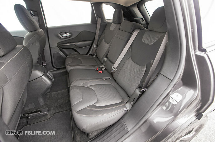 jeep自由光2.0自然吸气六万公里,转型之作第6集完整版